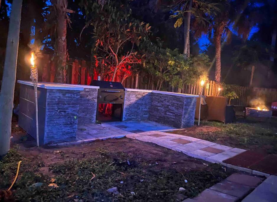 Poolside Cocoa Oasis W/ Tiki Bar! Villa Frontenac Buitenkant foto