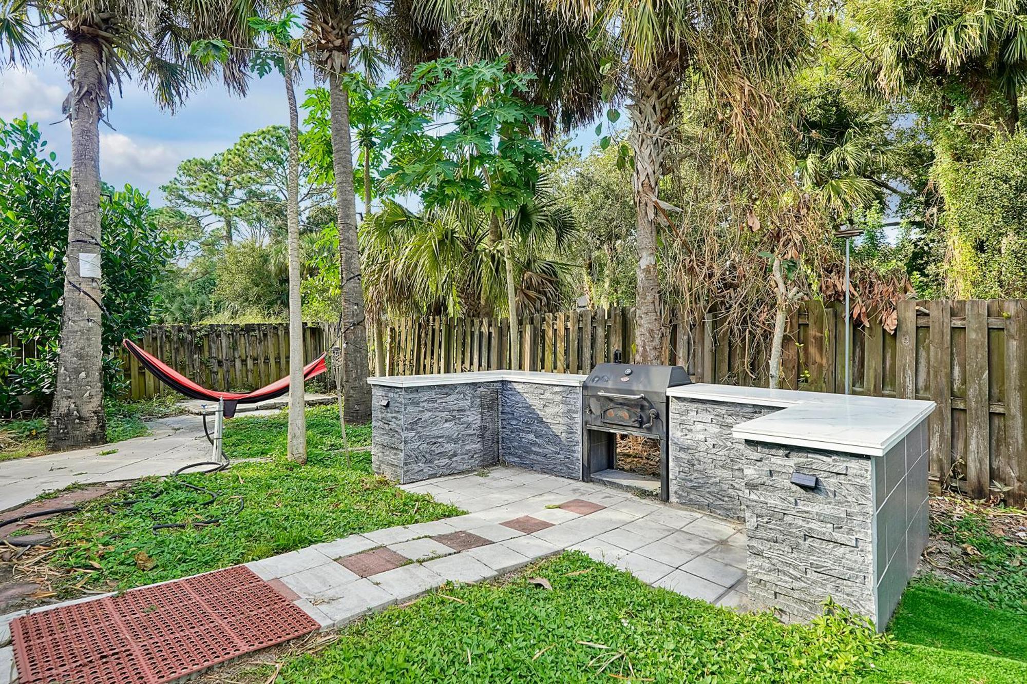 Poolside Cocoa Oasis W/ Tiki Bar! Villa Frontenac Buitenkant foto